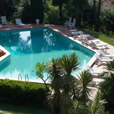Sleeps 2 Pool شقة